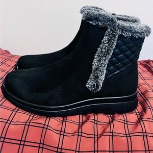 Brand new! Winter boots.Comfortable,padded and soft.Ideal for autumn and winter.